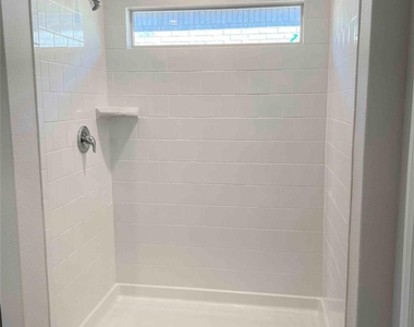 807 Wolf Creek Drive - Photo Thumbnail 5