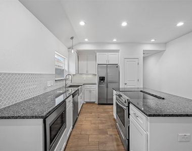 607 E Carter Street - Photo Thumbnail 4