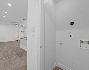 607 E Carter Street - Photo Thumbnail 16