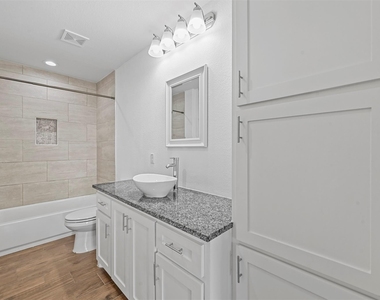 607 E Carter Street - Photo Thumbnail 15
