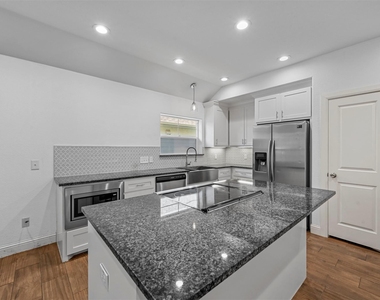 607 E Carter Street - Photo Thumbnail 3