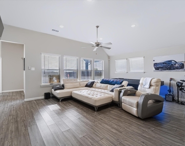 2913 Sunnyside Drive - Photo Thumbnail 3