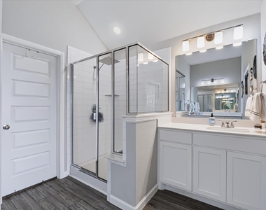 2913 Sunnyside Drive - Photo Thumbnail 15