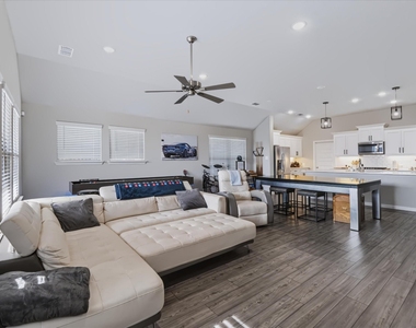 2913 Sunnyside Drive - Photo Thumbnail 2