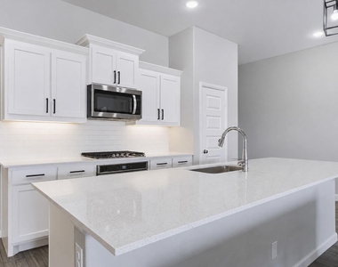 2913 Sunnyside Drive - Photo Thumbnail 8
