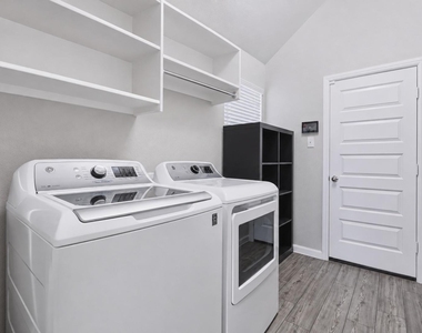 2913 Sunnyside Drive - Photo Thumbnail 20