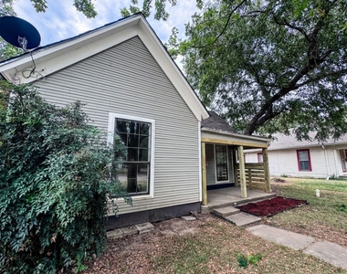 328 E High Street - Photo Thumbnail 2