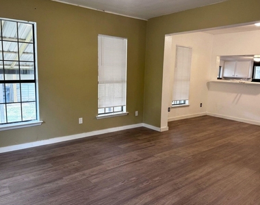 328 E High Street - Photo Thumbnail 3