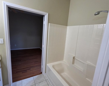 911 Lake Drive - Photo Thumbnail 31