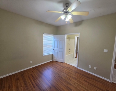 911 Lake Drive - Photo Thumbnail 34