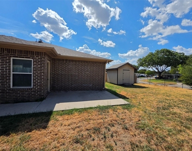 911 Lake Drive - Photo Thumbnail 36