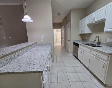 911 Lake Drive - Photo Thumbnail 5