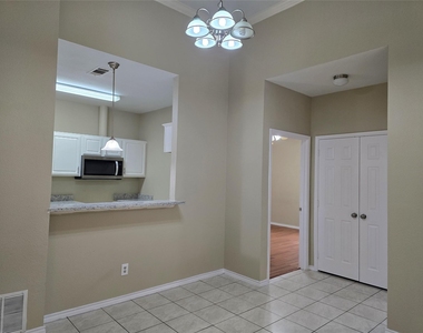 911 Lake Drive - Photo Thumbnail 4