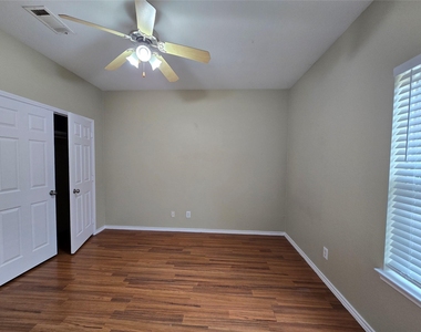 911 Lake Drive - Photo Thumbnail 12
