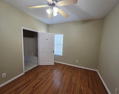 911 Lake Drive - Photo Thumbnail 29
