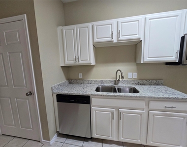 911 Lake Drive - Photo Thumbnail 6