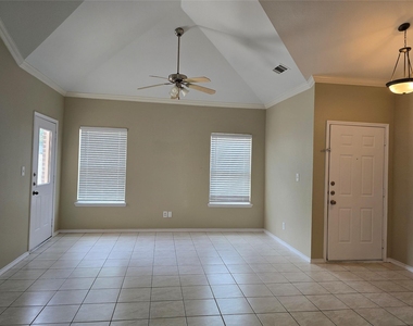 911 Lake Drive - Photo Thumbnail 1