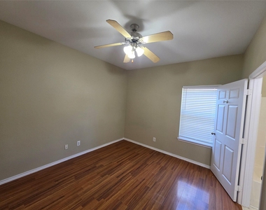 911 Lake Drive - Photo Thumbnail 33