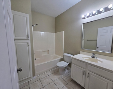 911 Lake Drive - Photo Thumbnail 13