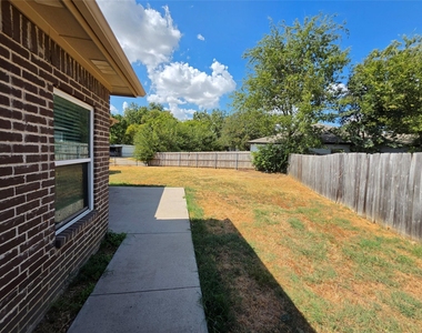 911 Lake Drive - Photo Thumbnail 35