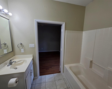 911 Lake Drive - Photo Thumbnail 30