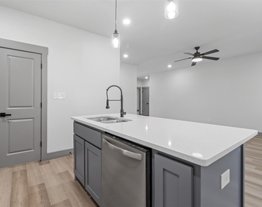 405 W Hull Street - Photo Thumbnail 4
