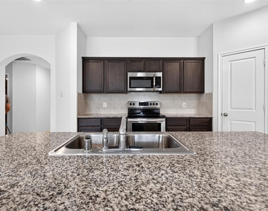 1111 Meadow Side Drive - Photo Thumbnail 5