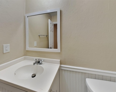 804 Rolling Ridge Drive - Photo Thumbnail 8