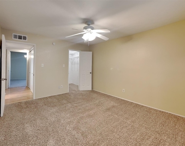 804 Rolling Ridge Drive - Photo Thumbnail 5