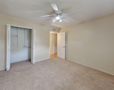 804 Rolling Ridge Drive - Photo Thumbnail 9
