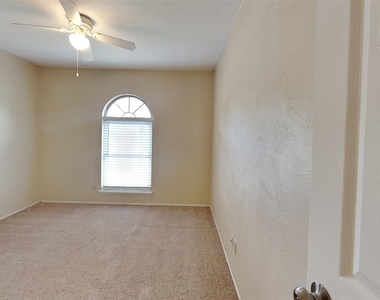 804 Rolling Ridge Drive - Photo Thumbnail 11