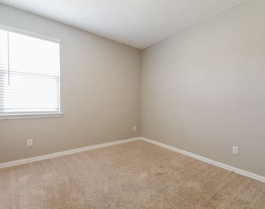 2324 O Keefe Drive - Photo Thumbnail 13