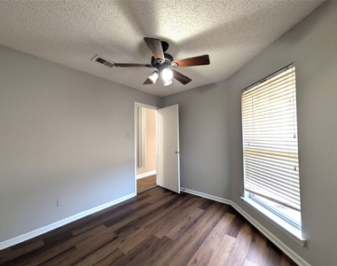323 Teakwood Lane - Photo Thumbnail 22