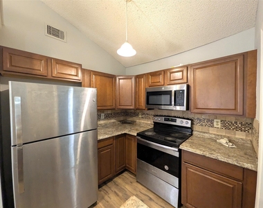 323 Teakwood Lane - Photo Thumbnail 13
