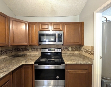323 Teakwood Lane - Photo Thumbnail 15