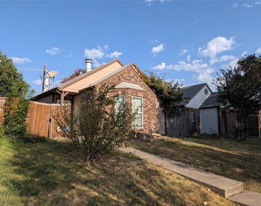 323 Teakwood Lane - Photo Thumbnail 3