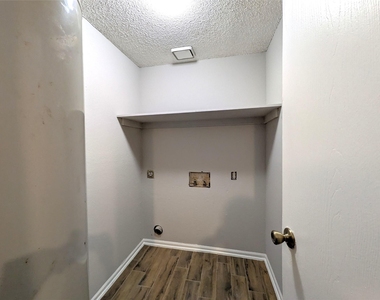 323 Teakwood Lane - Photo Thumbnail 26