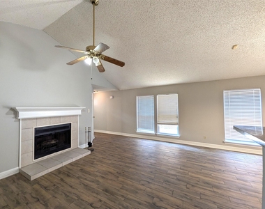 323 Teakwood Lane - Photo Thumbnail 8