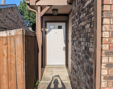 323 Teakwood Lane - Photo Thumbnail 4