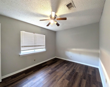 323 Teakwood Lane - Photo Thumbnail 23