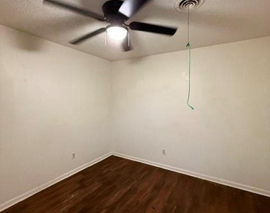917 N Danville Drive - Photo Thumbnail 5