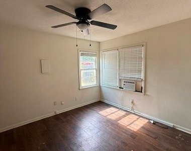 917 N Danville Drive - Photo Thumbnail 6