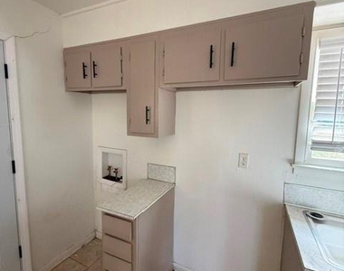 917 N Danville Drive - Photo Thumbnail 3