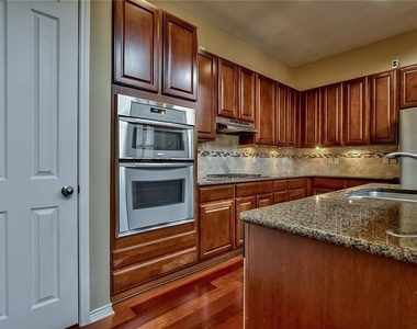 2107 Lucerne Cove - Photo Thumbnail 7