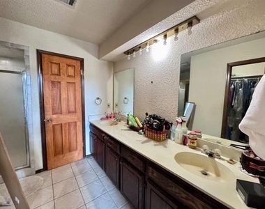2825 Tealwood Drive - Photo Thumbnail 17