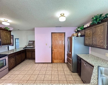 2825 Tealwood Drive - Photo Thumbnail 11