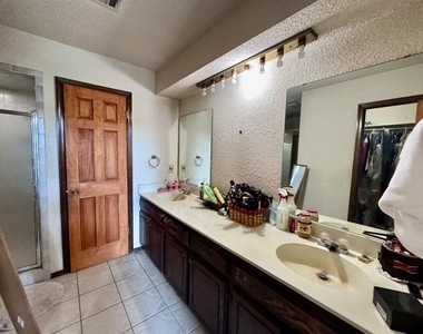 2825 Tealwood Drive - Photo Thumbnail 18