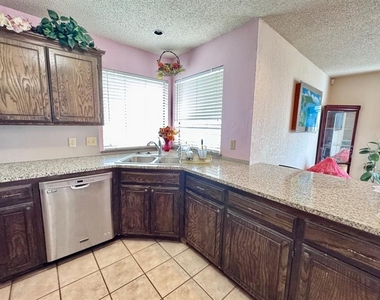 2825 Tealwood Drive - Photo Thumbnail 10