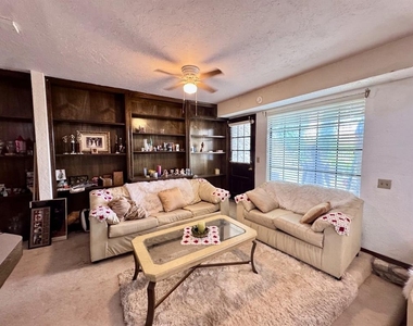 2825 Tealwood Drive - Photo Thumbnail 4