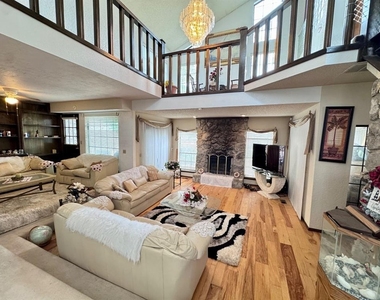 2825 Tealwood Drive - Photo Thumbnail 3
